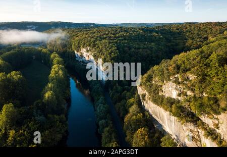 Vista aerea del fiume Vezere, la Dordogna, Francia Foto Stock