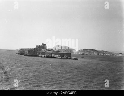 Viaggiare con la MS Baloeran Descrizione: Château d'If sull'isola di If, al largo della costa di Marsiglia Annotazione: Château d'If è una fortezza ed ex prigione, costruito tra il 1524 e il 1531 Data: 1935 luogo: Francia , Marsiglia Parole Chiave: Prigioni, fortificazioni Foto Stock