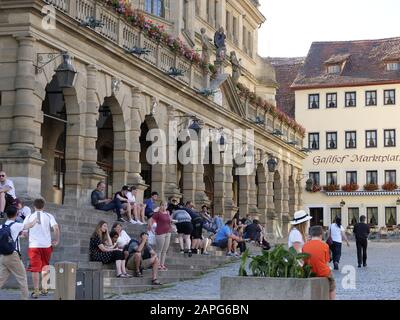 Sala d'Arte sulla piazza del mercato, città vecchia di Rothenburg ob der Tauber, Franconia, Baviera, Germania Foto Stock