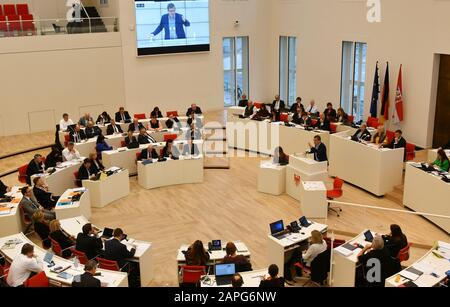 Potsdam, Germania. 23rd Gen 2020. Nella sessione finale del parlamento statale, i delegati discuteranno il tema "Targeting future opportunità - ampliamento del Brandeburgo come regione industriale progressista e di successo". Credito: Bernd Settnik/dpa-Zentralbild/ZB/dpa/Alamy Live News Foto Stock