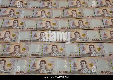 Bangkok/THAILAND - 23th Jan, 2020 : Stacks New Thailand money bank note valore 1000 baht. Foto Stock