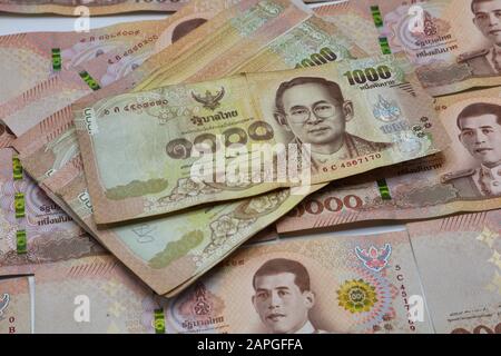 Bangkok/THAILAND - 23th Jan, 2020 : Stacks New Thailand money bank note valore 1000 baht. Foto Stock