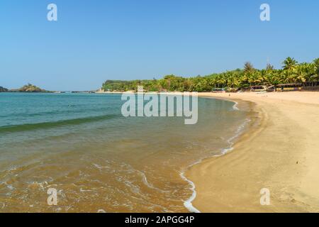 Vista sulla spiaggia di Om a Gokarna. India Foto Stock