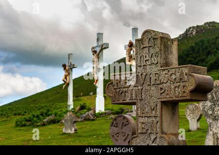 Calvario nel vecchio cimitero, Ainhoa Foto Stock