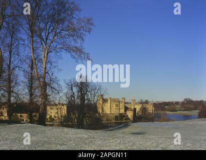 Frosty mattina presso il Castello di Leeds. Kent. In Inghilterra. Regno Unito Foto Stock