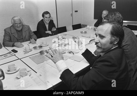 Comitato Christiaanse e VVVSC et al. Altri incontri a Zeist; panoramica riunione Data: 23 ottobre 1976 Località: Utrecht, Zeist Parole Chiave: Incontri Foto Stock