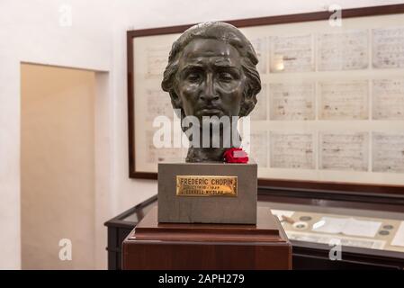 Mallorca, Spagna - 7 Maggio 2019: Scultura Del Pianista Fryderyk Chopin. Chopin e George Sand vivevano a Valldemossa durante l'inverno del 1838-1839. Mallo Foto Stock