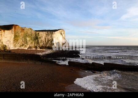 Vista lungo le scogliere di gesso a Seaford Head, Seaford, East Sussex, Inghilterra Foto Stock