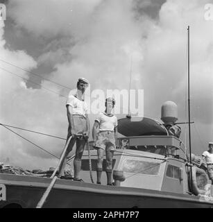 Viaggio in Suriname e Antille Olandesi Descrizione: L'equipaggio della barca di pattuglia su Aruba Data: 1947 Località: Aruba Parole Chiave: Navi Foto Stock