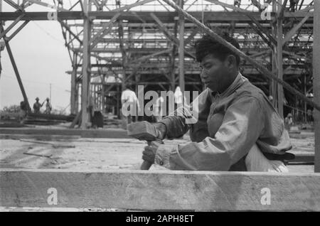 Costruzione Di Caserme Kondor Descrizione: Cantiere Data: 1946 Luogo: Indonesia, Indie Orientali Olandesi Foto Stock