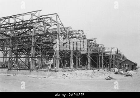 Costruzione Di Caserme Kondor Descrizione: Cantiere Data: 1946 Luogo: Indonesia, Indie Orientali Olandesi Foto Stock