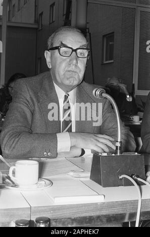 Riunione NOS Board Descrizione: Sig. Steketee Data: 22 febbraio 1974 Parole Chiave: Emittenti, riunioni Nome personale: Stektee, C.A. Nome dell'istituzione: Nn Foto Stock