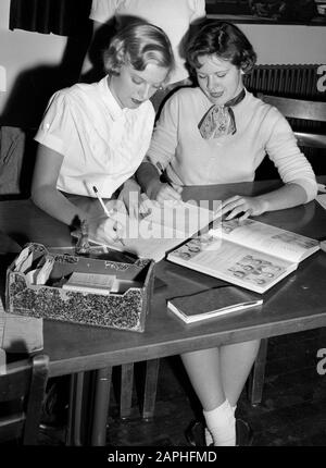 Studentesse adolescenti al Greenville South Carolina High School, USA 1956 Foto Stock