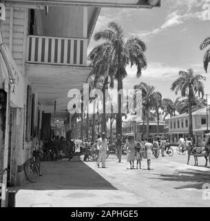 Viaggio in Suriname e Antille Olandesi Descrizione: De Jodenbreestraat in Paramaribo Data: 1947 Località: Paramaribo, Suriname Parole Chiave: Immagini di strada Foto Stock