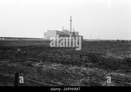 Dimostrazione contro la centrale nucleare di Borssele Descrizione: La centrale nucleare di Borssele (esterno) Data: 7 aprile 1979 posizione: Borssele, Zeeland Parole Chiave: Exterieurs, centrali nucleari Foto Stock