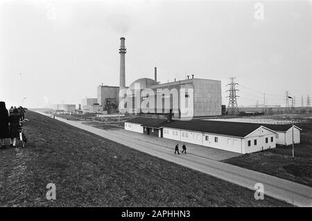 Dimostrazione contro la centrale nucleare di Borssele Descrizione: La centrale nucleare di Borssele (esterno) Data: 7 aprile 1979 posizione: Borssele, Zeeland Parole Chiave: Dimostrazioni, esterni, centrali nucleari Foto Stock