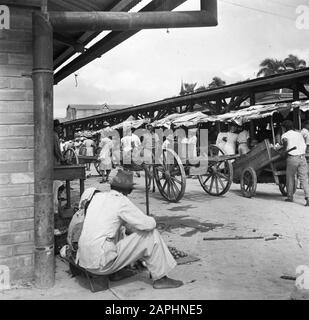 Viaggi in Suriname e Antille Olandesi Descrizione: Il mercato in Paramaribo Data: 1947 Località: Paramaribo, Suriname Parole Chiave: Carrelli, mercati Foto Stock