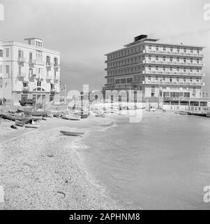 Medio Oriente 1950-1955: Libano Descrizione: La costa mediterranea e l'Hotel St. Georges nella città di Beirut Data: 1950 luogo: Beirut, Libano Parole Chiave: Hotel, coste, spiagge, mari Foto Stock