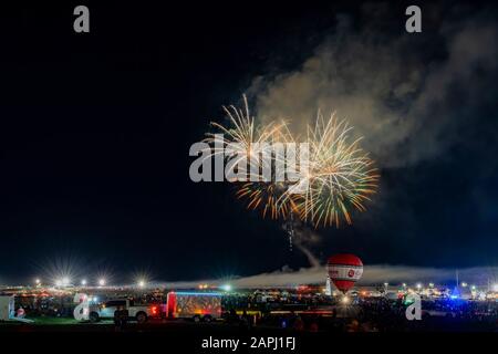 Albequerque, 5 ottobre: Fuochi d'artificio del famoso evento di Albuquerque International Balloon Fiesta il 5 ottobre 2019 ad Albequerque, New Mexico Foto Stock