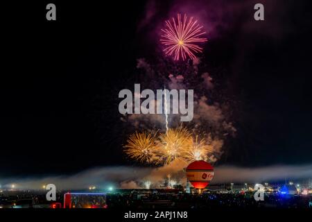 Albequerque, 5 ottobre: Fuochi d'artificio del famoso evento di Albuquerque International Balloon Fiesta il 5 ottobre 2019 ad Albequerque, New Mexico Foto Stock