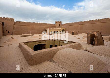 Resti di forte medievale di Rayen in Iran Foto Stock