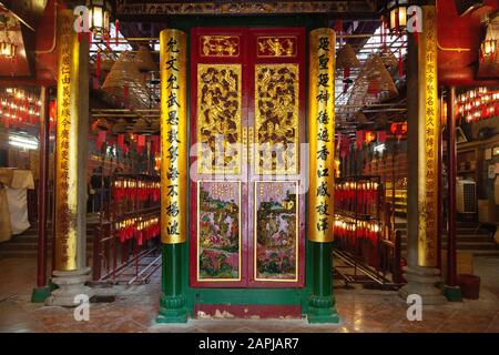 Tempio di Man Mo Hong Kong - all'interno del tempio di Man Mo, un tempio dedicato alla letteratura Dio Tai, e il Dio marziale Mo Tai, l'isola di Hong Kong, l'Asia Foto Stock