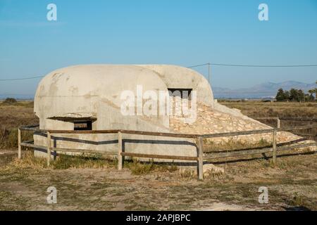 Vecchio bunker spagnolo per i tempi della guerra civile Foto Stock