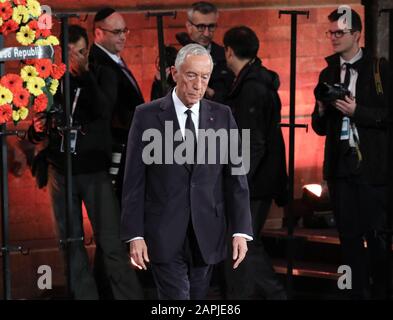 Gerusalemme, Israele. 23rd Gen 2020. Il presidente portoghese Marcelo Rebelo de Sousa (C) partecipa durante il quinto Forum mondiale sull'Olocausto presso il museo commemorativo dell'Olocausto Yad Vashem a Gerusalemme, Israele, giovedì 23 gennaio 2020. I leader mondiali segnano il 75th anniversario della liberazione del campo di sterminio nazista Auschwitz. Foto della piscina di Abir Sultan/UPI Credit: UPI/Alamy Live News Foto Stock