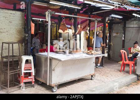 Petalang St. Kuala Lumpur, Malesia: 31 marzo 2019: Stalla di carne Petalang St. Che vende vari tagli di carne fresca. Foto Stock