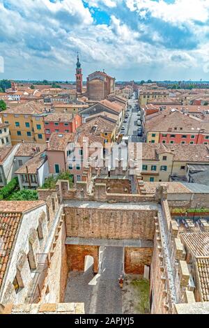 Cittadella, città murata medievale in provincia di Padova, Italia settentrionale - vista dal muro di difesa Foto Stock