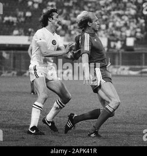 Rotterdam, 26 maggio 1982, FC Bayern Munchen contro Aston Villa 0-1 Europa Cup i; secondo da sinistra Hoeness, terzo da sinistra Breitner in azione.; Foto Stock