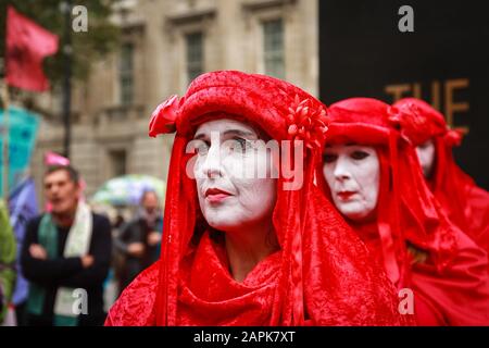 Londra, Regno Unito, 7 ottobre 2019. Brigata ribelle rossa. Extinction Rebellion protesta. Credito: Waldemar Sikora Foto Stock