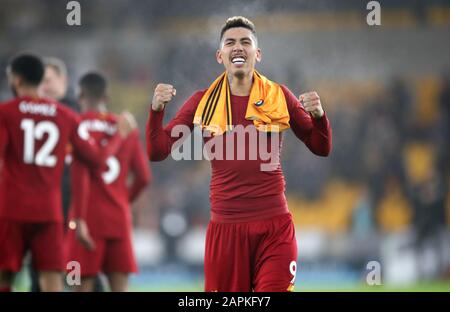 Roberto Firmino di Liverpool festeggia dopo la partita della Premier League a Molineux, Wolverhampton. Foto Stock