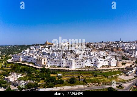 Luftaufnahme, Italien, Apulien, Regione Brindisi, Bergdrof Ostuni Foto Stock