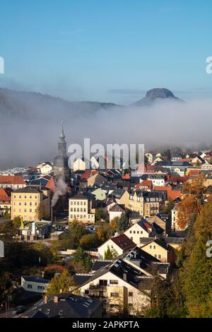 Germania, Sassonia, Svizzera sassone, montagne di arenaria dell'Elba, veduta aerea di Bad Schandau Foto Stock