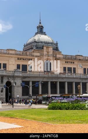 Grande e vecchio terminal ferroviario della Stazione Centrale a Retiro, Buenos Aires, Argentina Foto Stock