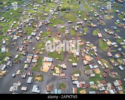 Benin, Ganvie, veduta aerea del villaggio di pescatori sul lago Nokoue Foto Stock