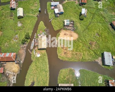 Benin, Ganvie, veduta aerea del villaggio di pescatori sul lago Nokoue Foto Stock