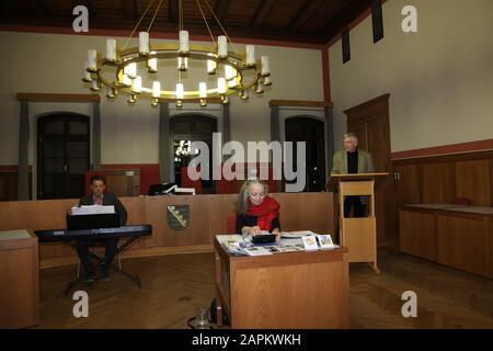 Blanche Kommerell und Sohn Sebastian Kommerell bei der Lesung Hermann Hesse im Amtsgericht Görlitz am 23.1.2020 Foto Stock