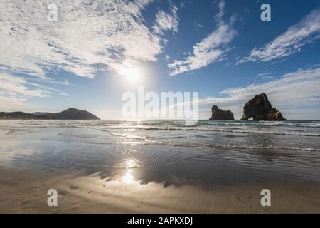 Nuova Zelanda, Isola del Sud, Tasman, Wharariki Beach e Isole di Archway Foto Stock