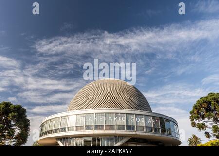 Splendida vista sul moderno Planetario di Palermo, Buenos Aires, Argentina Foto Stock