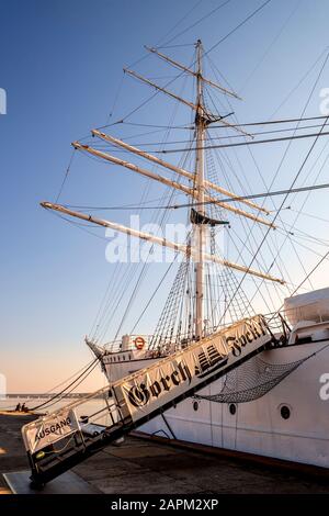 Germania, Meclemburgo-Pomerania occidentale, Gorch Fock i nave ormeggiata nel porto di Stralsund Foto Stock