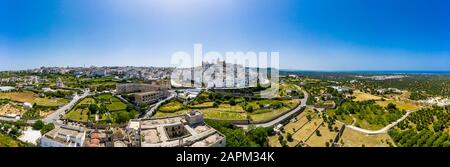 Luftaufnahme, Italien, Apulien, Regione Brindisi, Bergdrof Ostuni Foto Stock