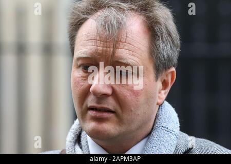 Londra, Regno Unito. 23rd Gen 2020. Richard Ratcliffe, marito del lavoratore di aiuto britannico-iraniano inchiodato Nazanin Zaghari-Ratcliffe parla ai media dopo l'incontro con il primo Ministro britannico Boris Johnson al 10 di Downing Street a Londra. Richard Ratcliffe è affiancato da sua madre, Barbara e Gabriella, di cinque anni. Nazanin Zaghari-Ratcliffe è accusato di spionaggio ed è detenuto a Teheran dal 2016. Richard Ratcliffe incontrò Boris Johnson quando era Segretario degli Esteri. Credit: Sopa Images Limited/Alamy Live News Foto Stock