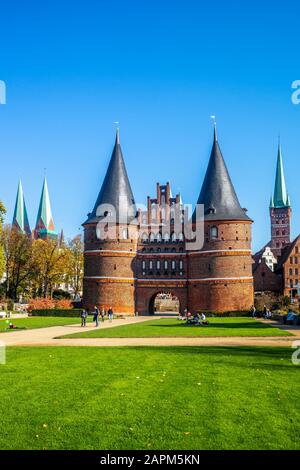 Germania, Lubeck, porta Holsten Foto Stock