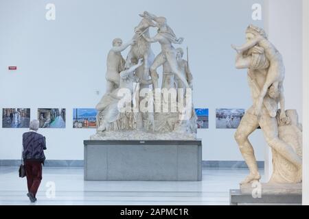 Bolla Farnese, Museo Archeologico Nazionale, Napoli, Italia Foto Stock