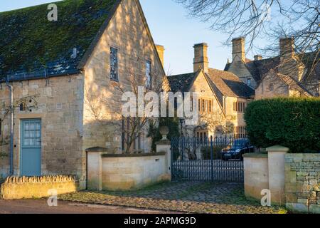 Stanton Court Jacobean Manor House in inverno luce del sole. Stanton, Cotswolds, Worcestershire, Inghilterra Foto Stock