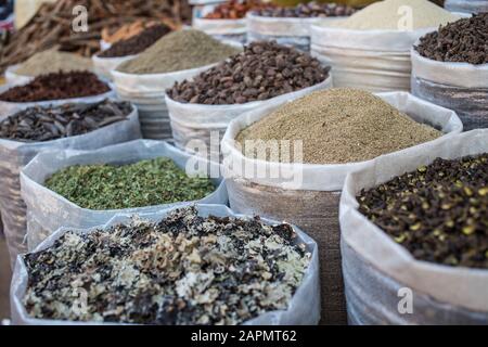 Spezie ad un mercato locale in India. Foto Stock