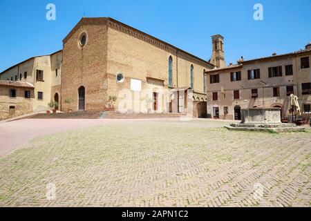 Chiesa di Sant'Agostino / Chiesa di Sant'Agostino, la seconda chiesa più grande di San Gimignano, Italia. Foto Stock