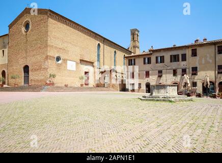 Chiesa di Sant'Agostino / Chiesa di Sant'Agostino, la seconda chiesa più grande di San Gimignano, Italia. Foto Stock